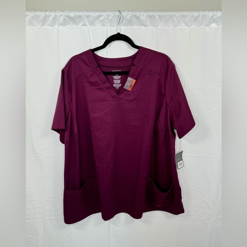 NWT Jaanuu 2-Pocket Scrub Top